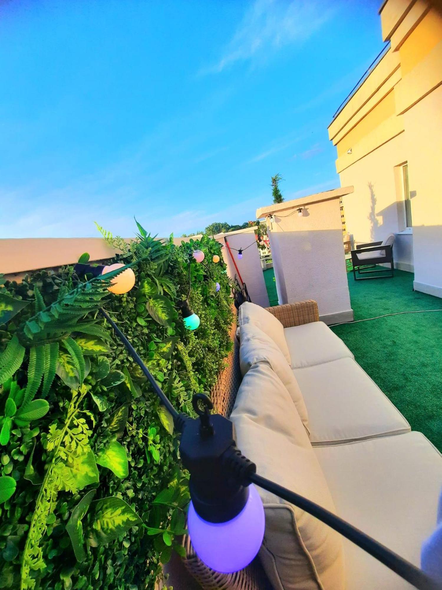 Penthouse View Aeroport Iasi 2 Apartment Bagian luar foto
