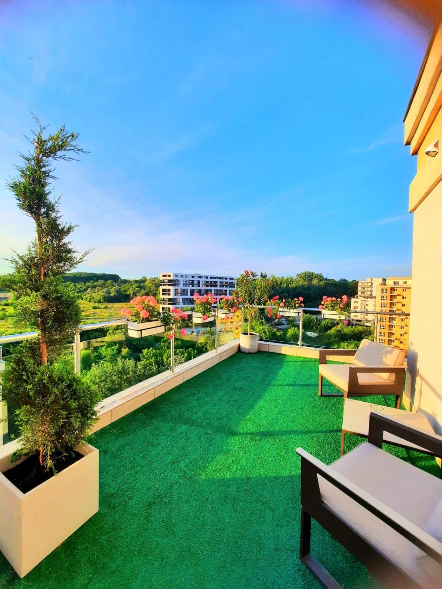 Penthouse View Aeroport Iasi 2 Apartment Bagian luar foto