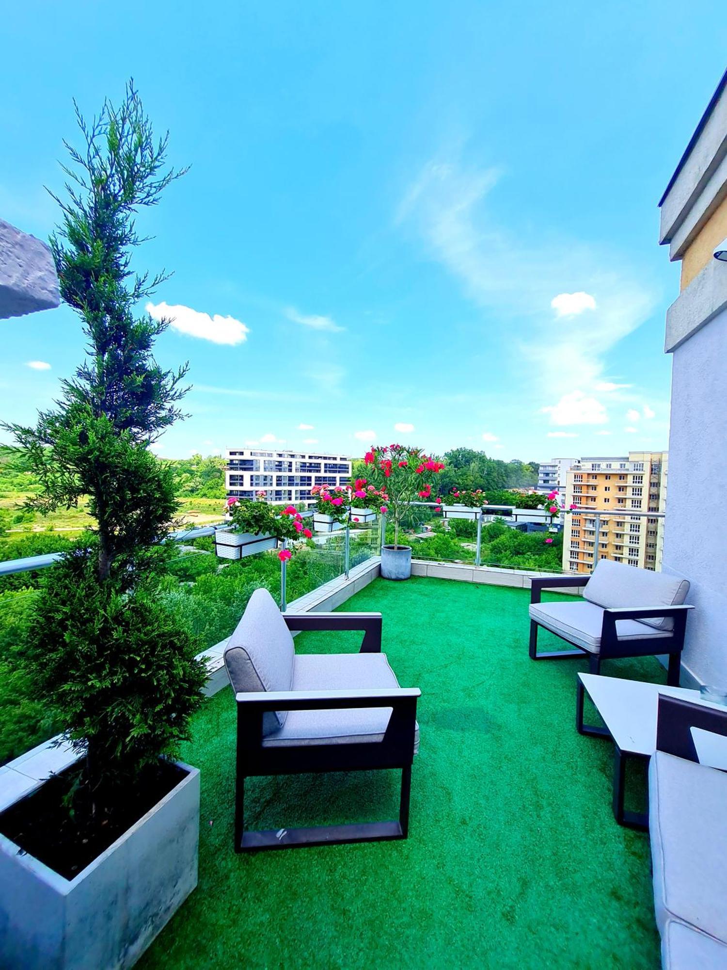 Penthouse View Aeroport Iasi 2 Apartment Bagian luar foto