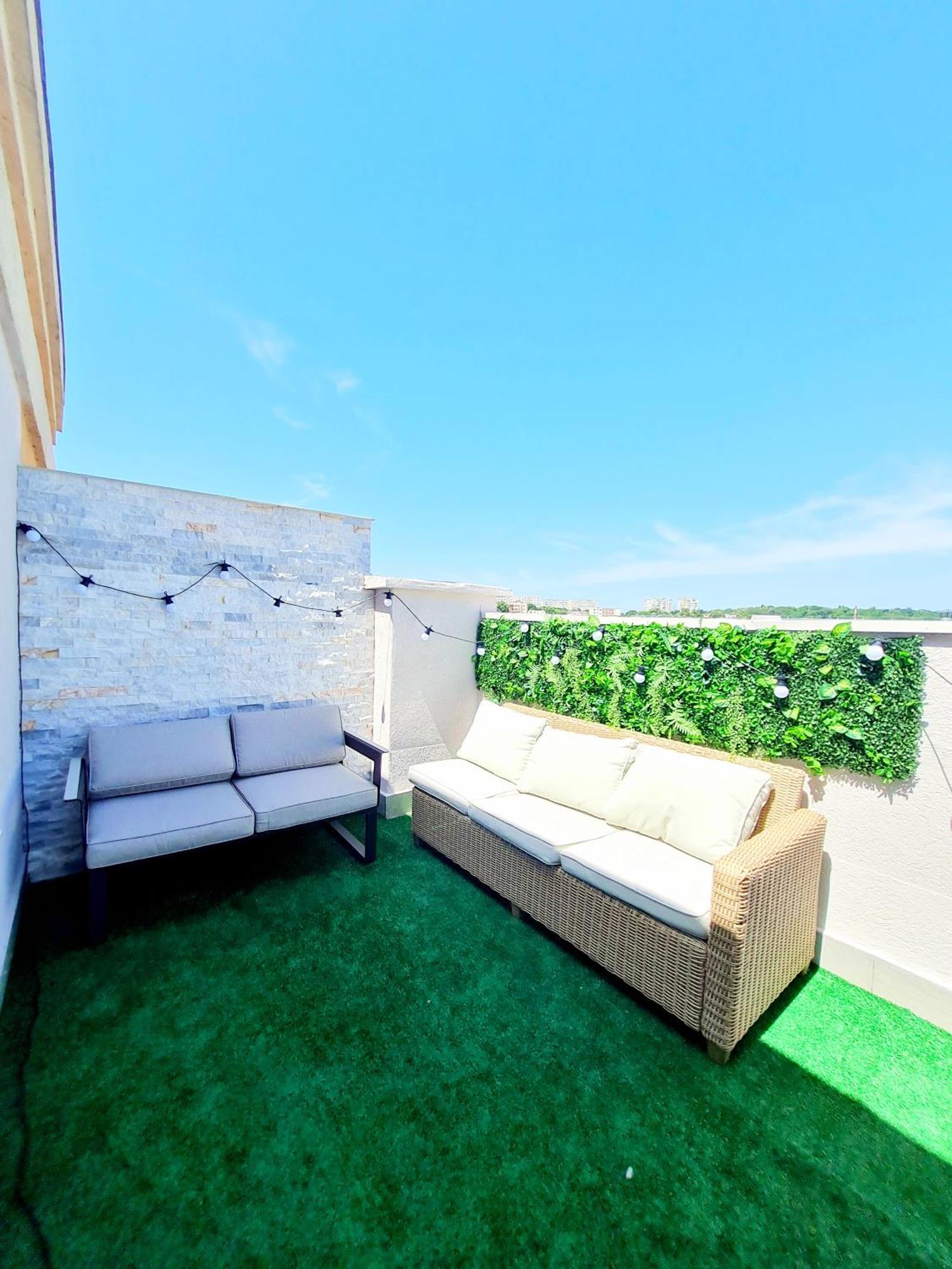 Penthouse View Aeroport Iasi 2 Apartment Bagian luar foto
