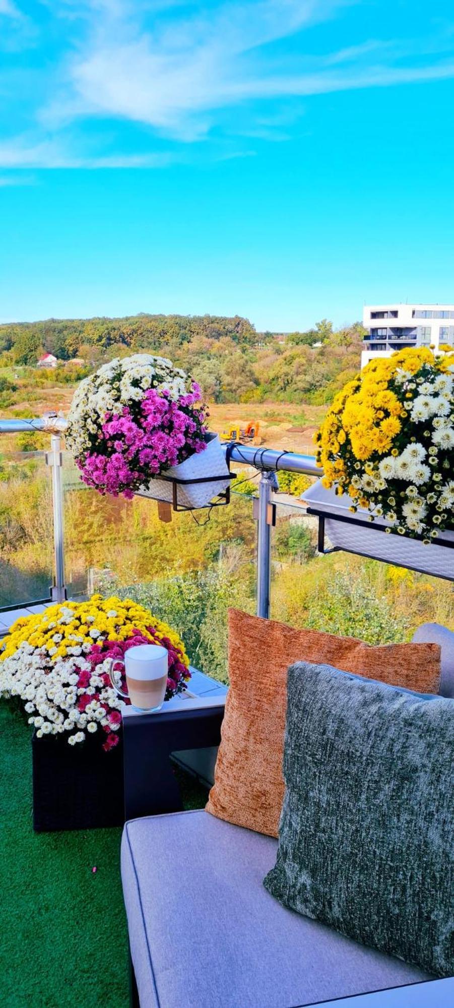Penthouse View Aeroport Iasi 2 Apartment Bagian luar foto
