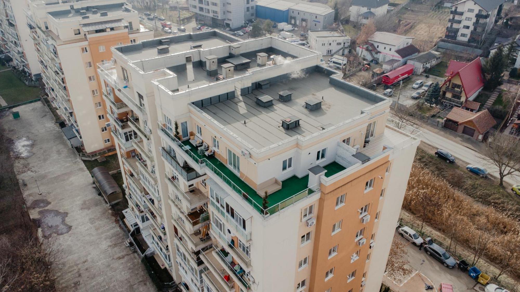 Penthouse View Aeroport Iasi 2 Apartment Bagian luar foto